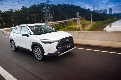 Toyota Corolla Cross surpreende com 30 km/l e lidera em autonomia no Brasil